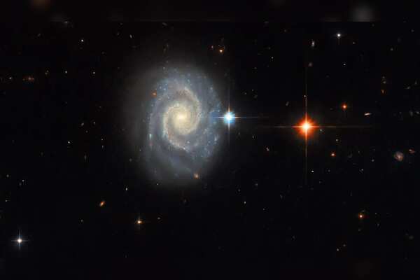 Forbidden Light: The Cosmic Beauty of MCG-01-24-014 Captured by Hubble Space Telescope